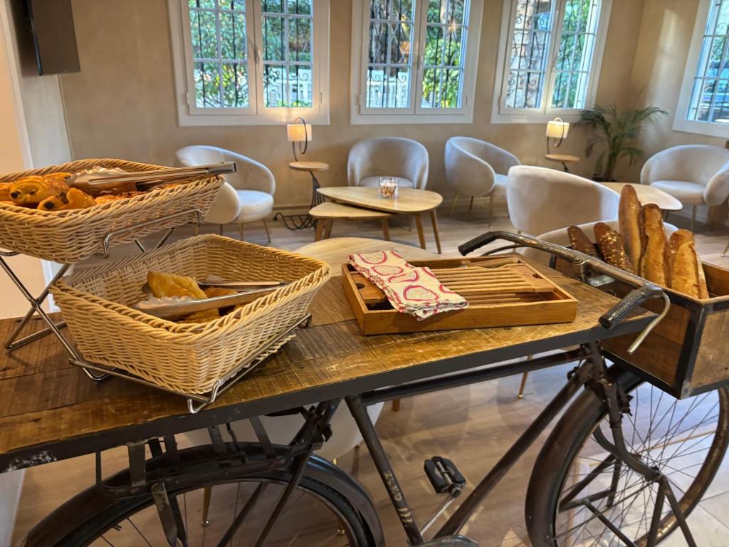 Food and beverages, Hotel Beau Site - Cap d'Antibes in Antibes