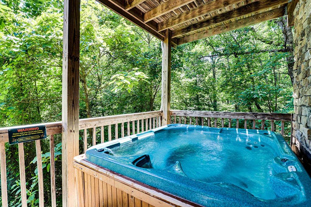 Dollys Hideaway by Venture Smoky Mountains, Pigeon Forge