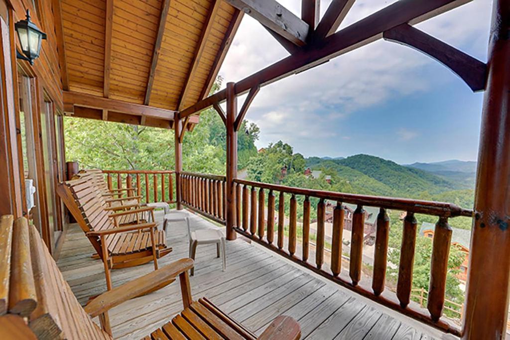 Eagles Nest by Venture Smoky Mountains, Sevierville