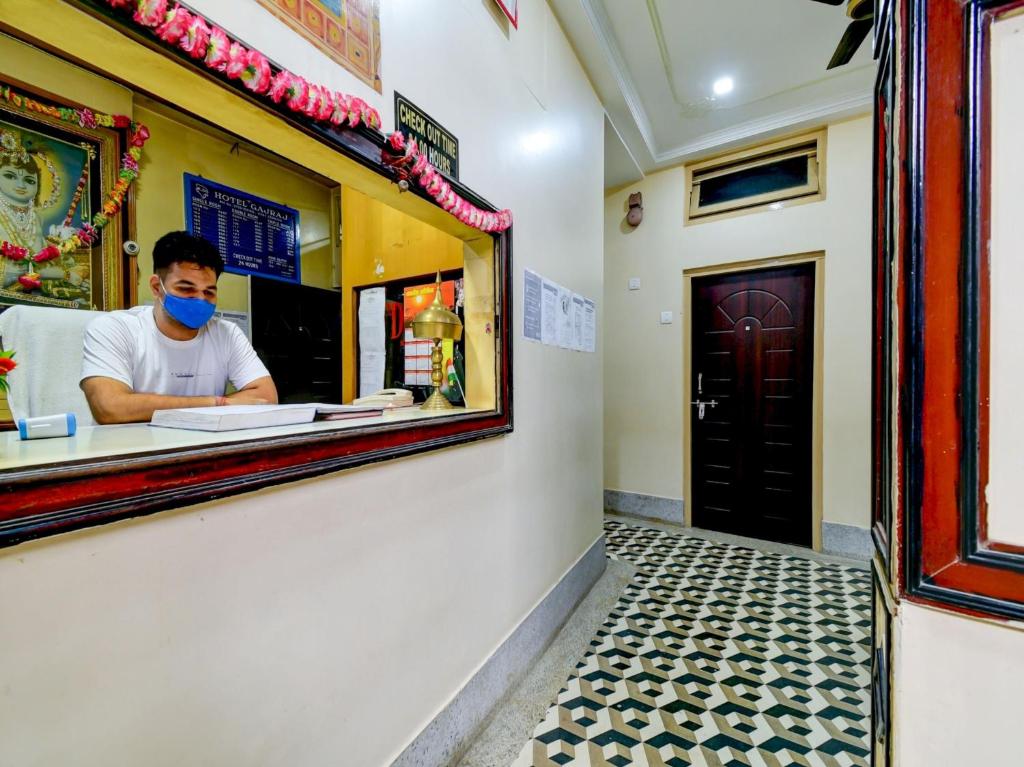 フロント・ロビー