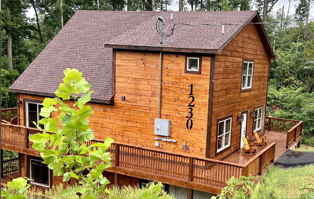 Honey Hole by Venture Smoky Mountains, Gatlinburg