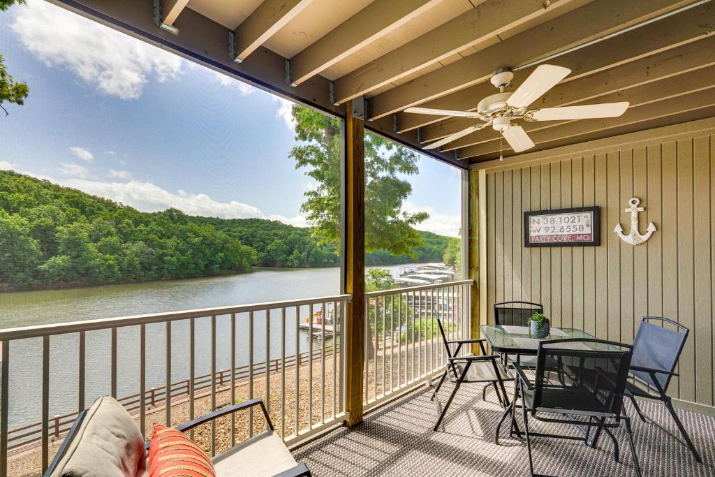 Lake and Pool Access Lazy Days Condo with Balcony!, Osage Beach