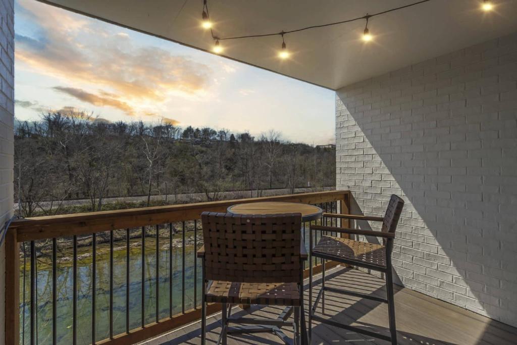 Modern Yote Condo at Roark Creek, Branson