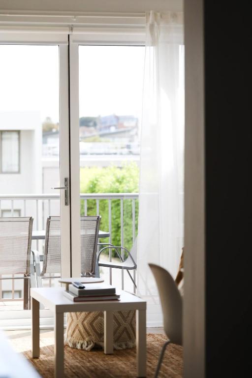 Beachfront apartment with large balcony and A/C, Sydney