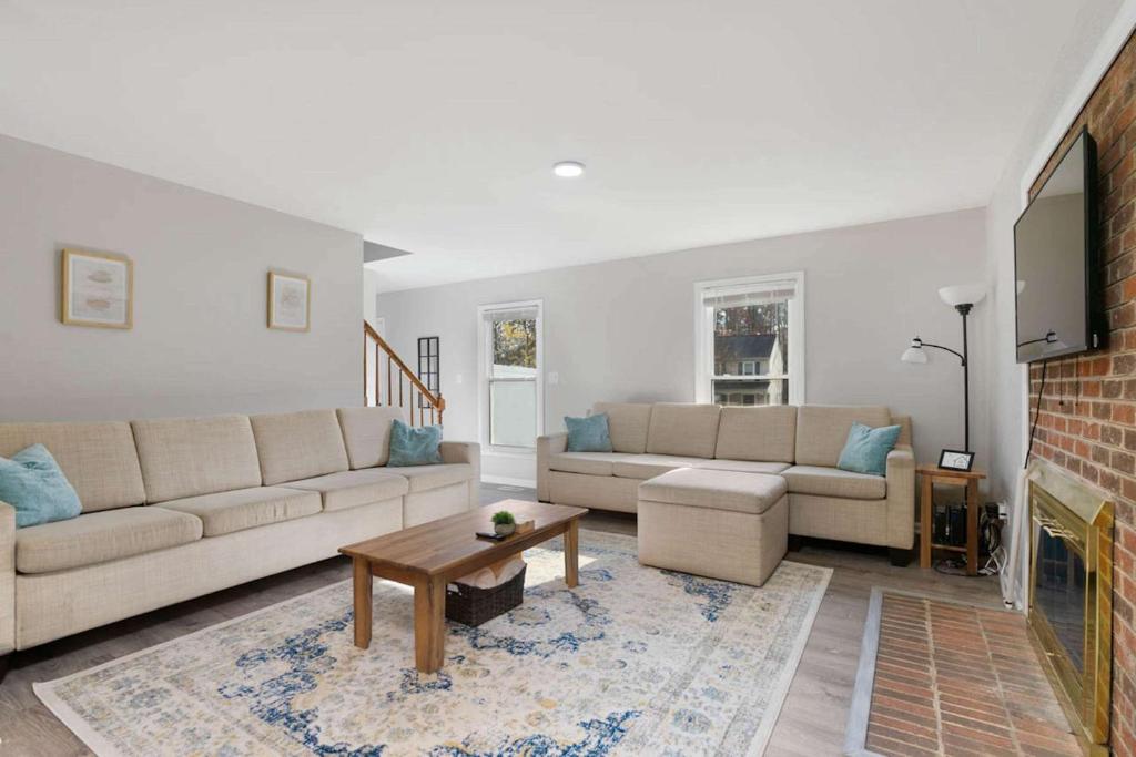 Near NC State Campus & Downtown - The Maple Marvel, Raleigh