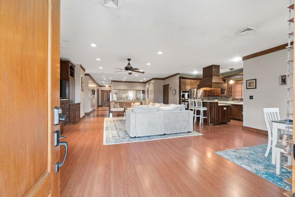 5 Minutes to Campbell - Clarksville Craftsman, Clarksville