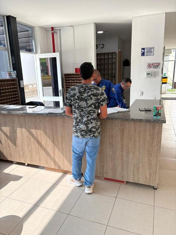 Hermoso Apartamento Entero, enseguida al terminal de transportes, cable aereo, tiendas D1 y Dollar City - 2