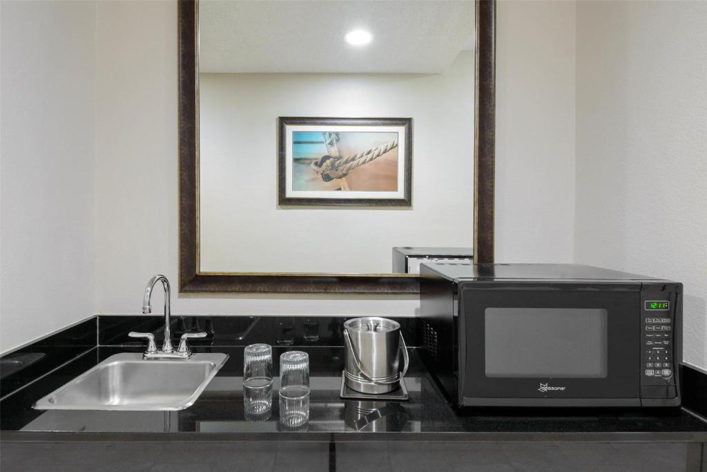 DoubleTree by Hilton West Palm Beach Airport 館内設備