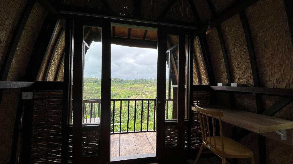 Utu Hideaway Nest, Angsri