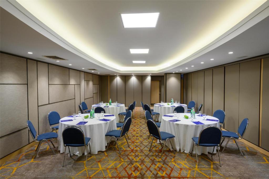 Tárgyalóterem/bálterem