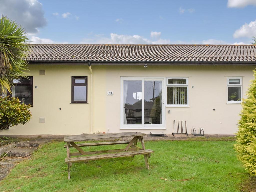 Barn Owls Holiday Bungalow, Salcombe Regis