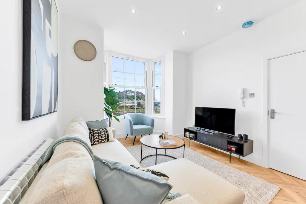 Pass the Keys Mermaids Rest - Stylish Flat, Rye