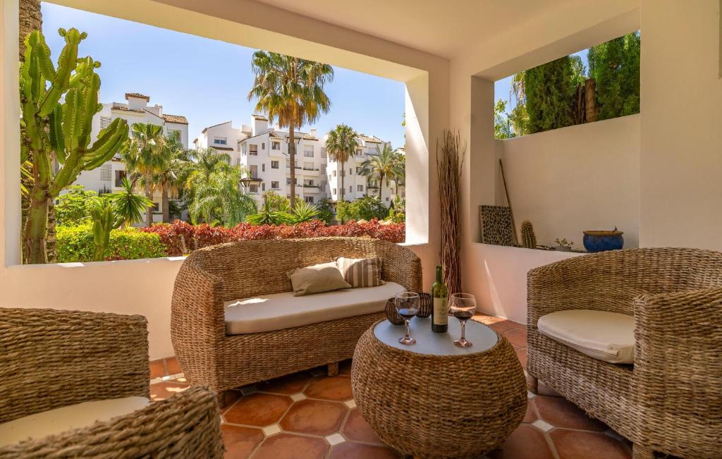 Cozy Apartment In Estepona With Wifi - 3