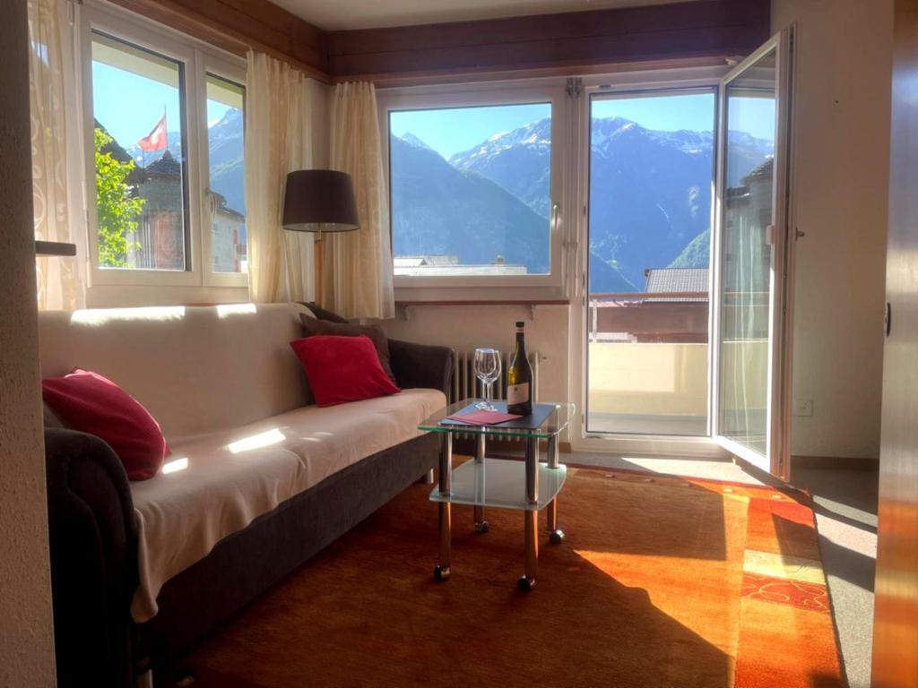 Bright apartment close to center, Grächen