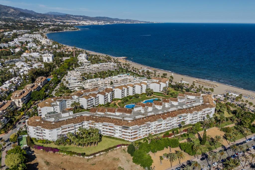 New Renovated Front Line Beach Playa Rocio Puerto Banus - 3
