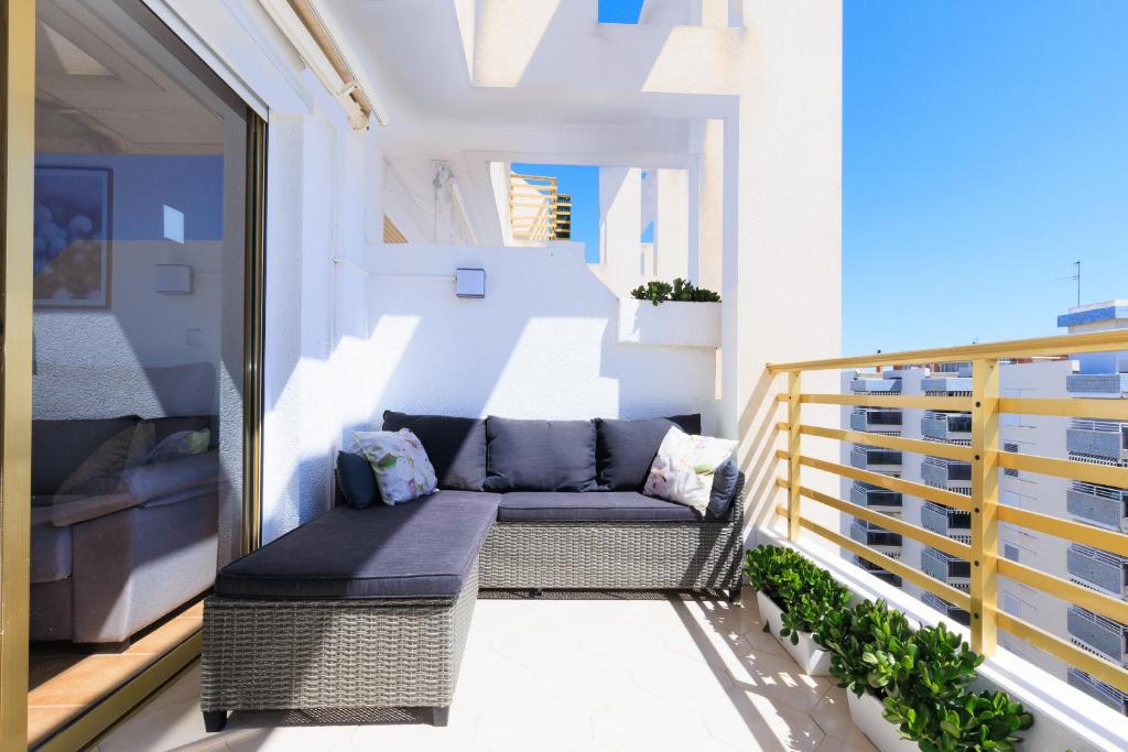 Prime Location Penthouse with Stunning Sea Views - 4