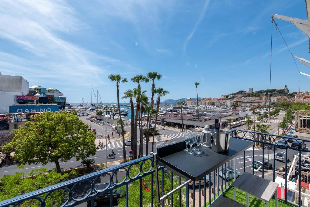 Prestige & Comfort Facing the Palais des Festivals, Cannes