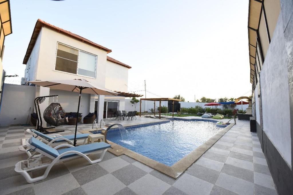 Palace chalet, Al Kafrayn