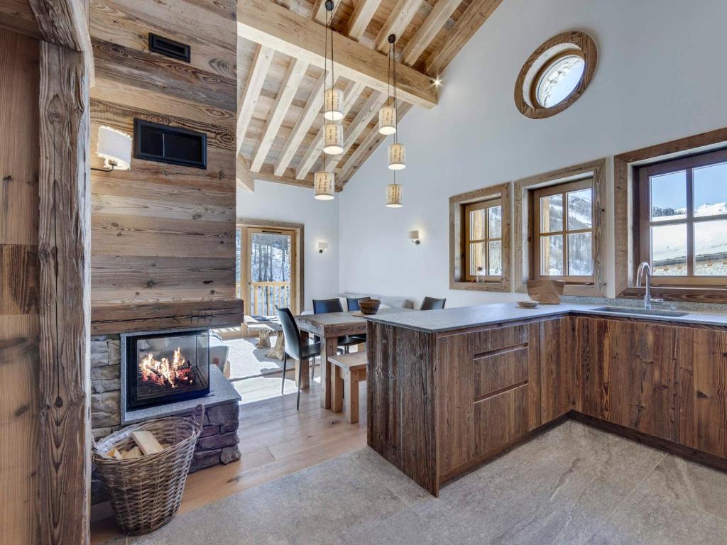 Appartement neuf avec cheminée, proche pistes, Val d'Isère - 4