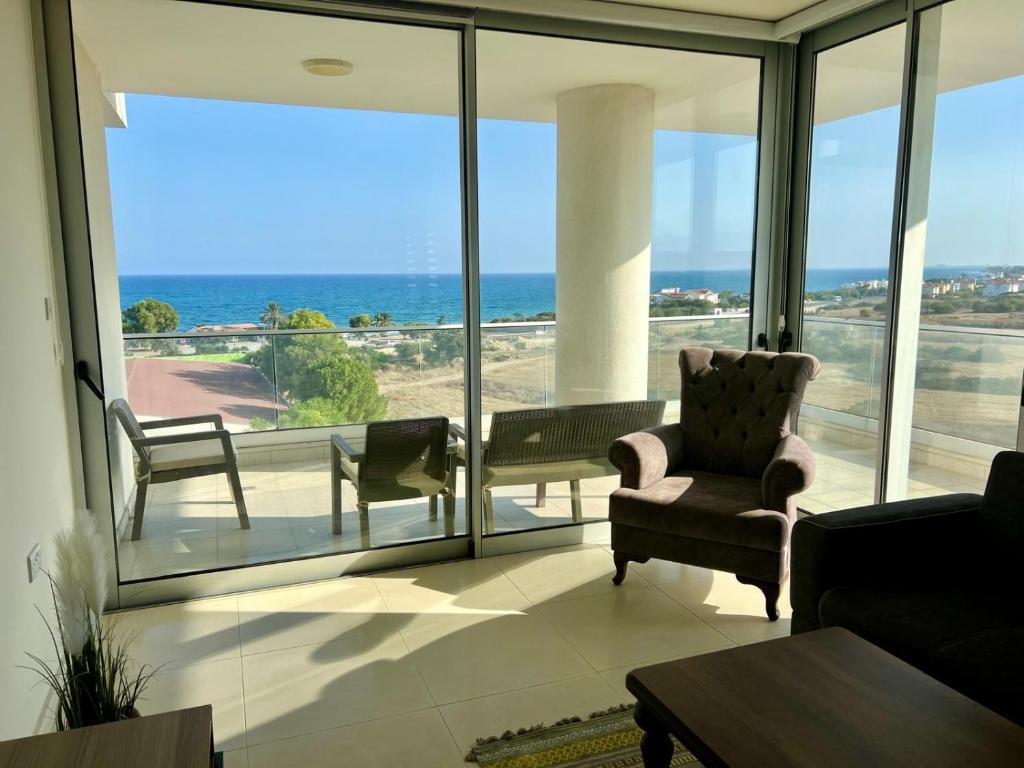 See view and mountains, İskele