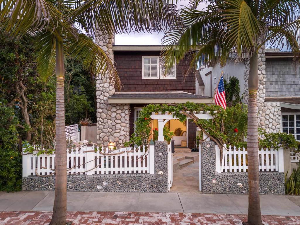 Nantucket-Style - Steps to Beach Rooftop Deck Ocean Views, San Diego