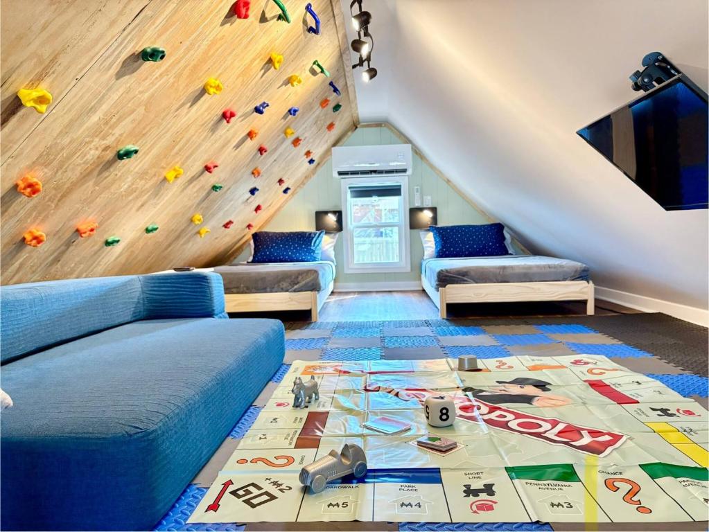 *NEW* HotTub, ClimbingWall, FullyFenced, EVcharger, Gaylesville