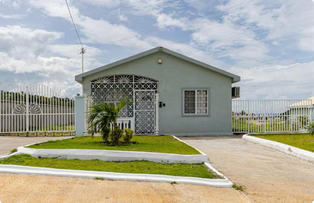 CrearyStays, Discovery Bay