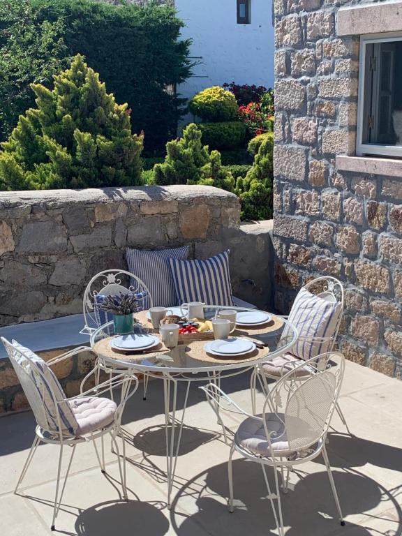 A Patmos Studio, Patmos