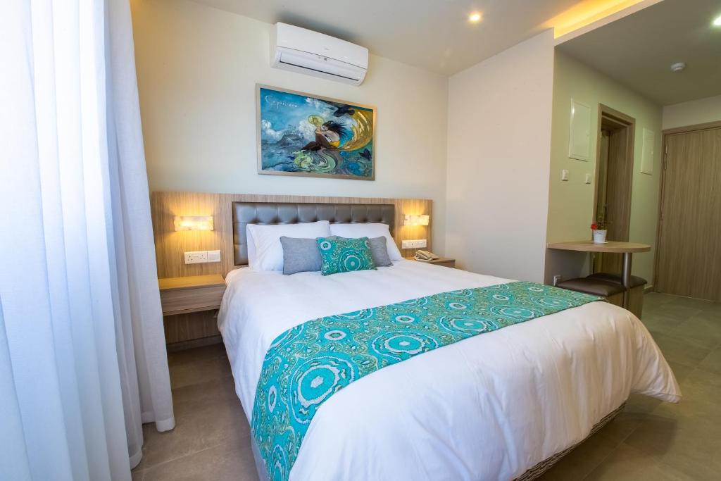 Zodiac Hotel Apartments photo