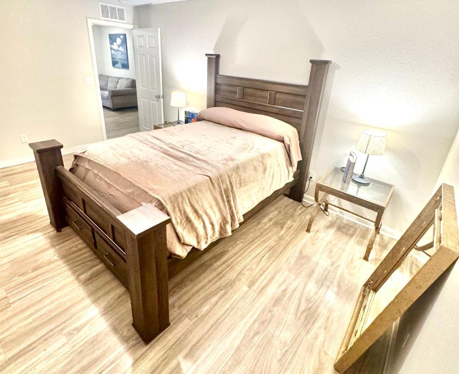 Rooms by Month JAX Airport & Zoo, Jacksonville