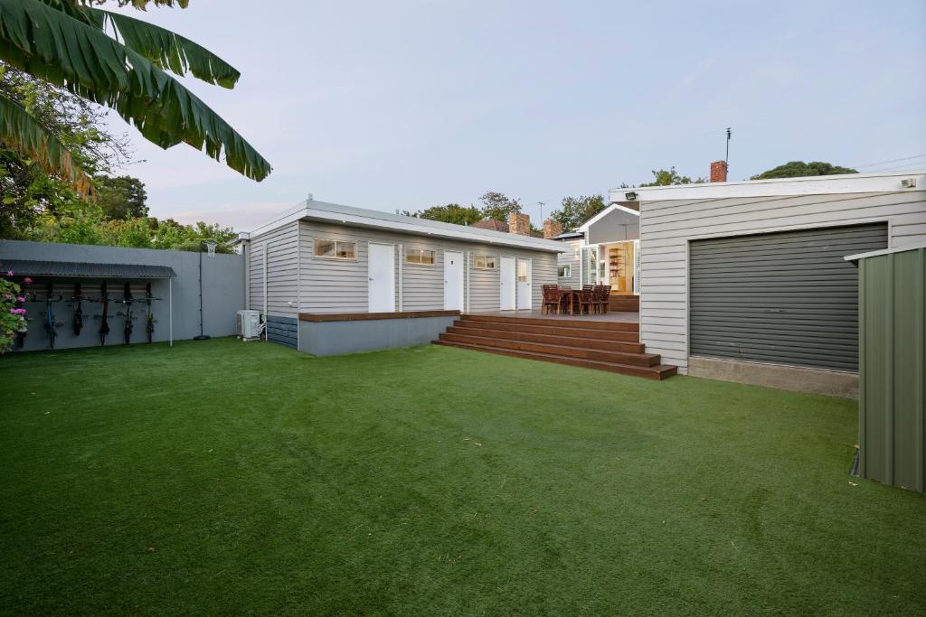 Private Guest Wing in Leafy Camberwell near Train & Tram, Camberwell