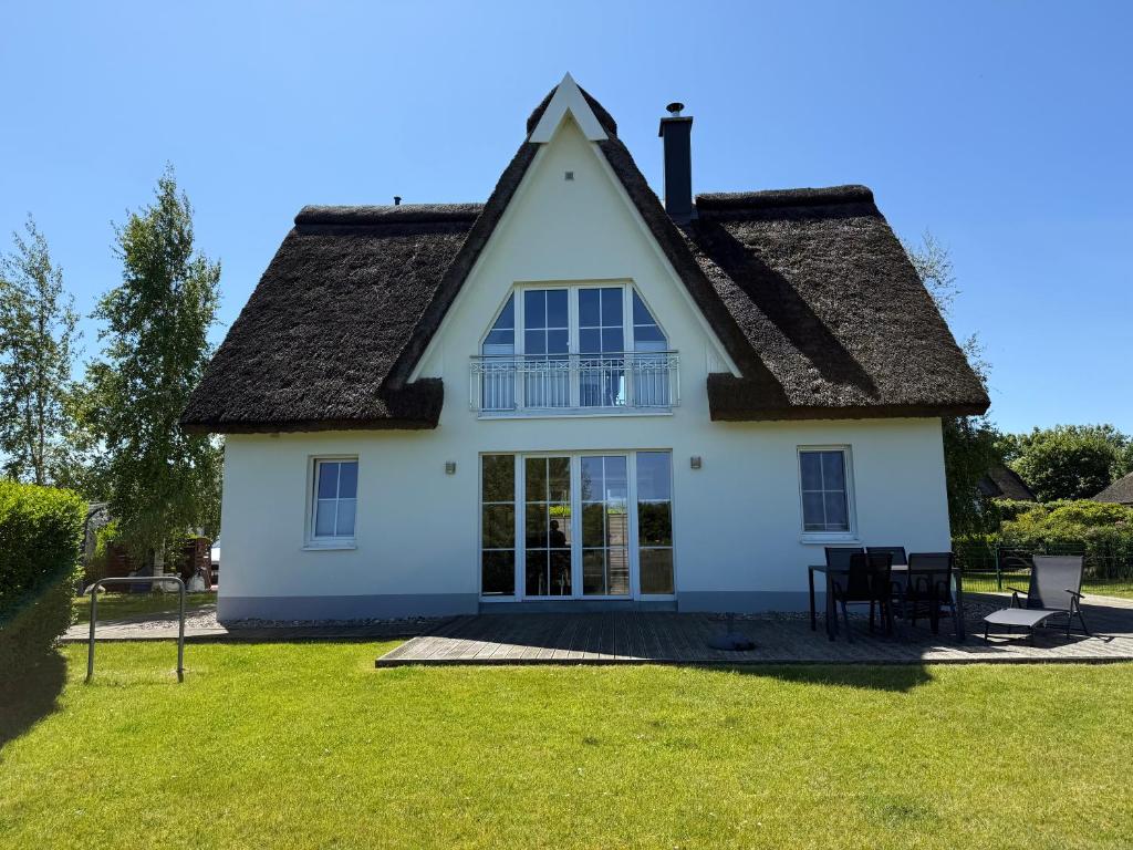 Arkonablick, First Row Facing the Kurpark and the Sea, Dogs Welcome, You can either book the whole house or only a flat, Glowe