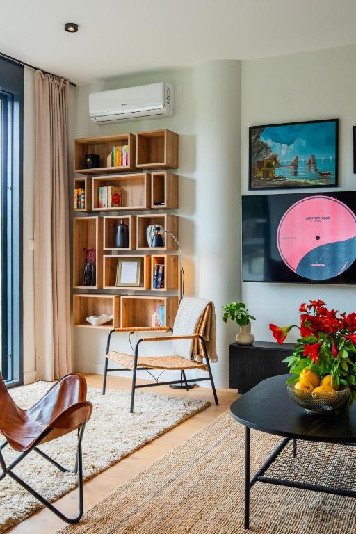 VIRA Bright and Airy 2BR Home with Terrace in Tivat - 1