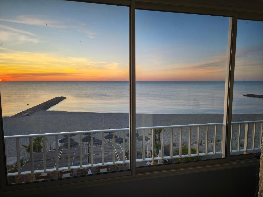 Appartement 50 m2 climatisé en front de mer, plage à 10m - 1