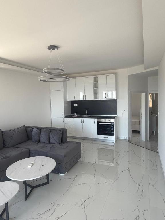 Azure View, Dobra Voda