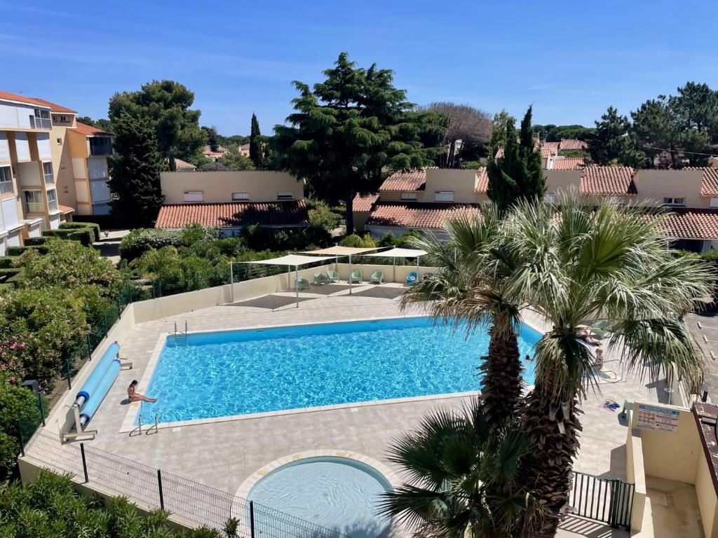 APPARTEMENT AVEC PISCINE - 1