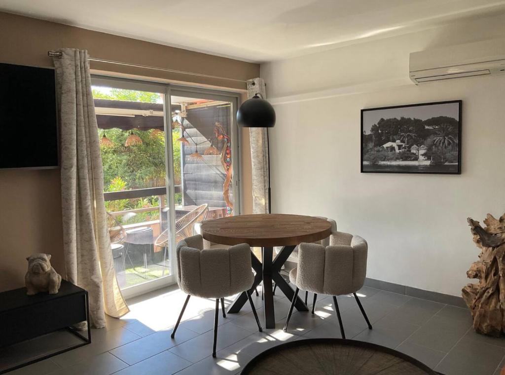 Appartement 2 chambres 2 salles de bain à 2 pas du centre parking privé inclus - 1