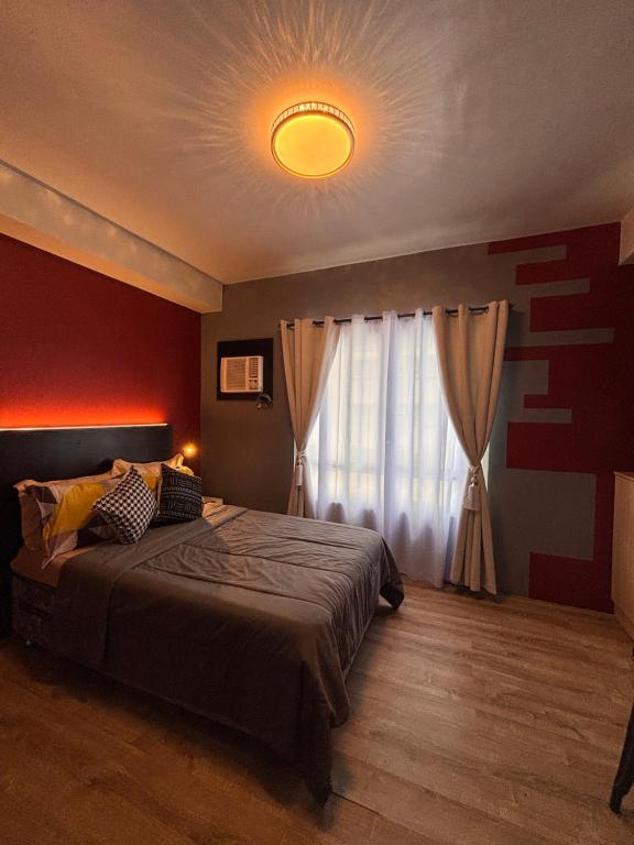 Stylish Urban in Central Location with 500Mbps WiFi and Private Parking, Bacolod