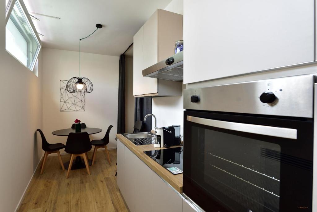BARI SUITE APARTMENTS - Modern House - 3