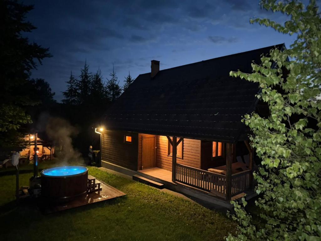 Domki Na Wzgórzu, Nowica