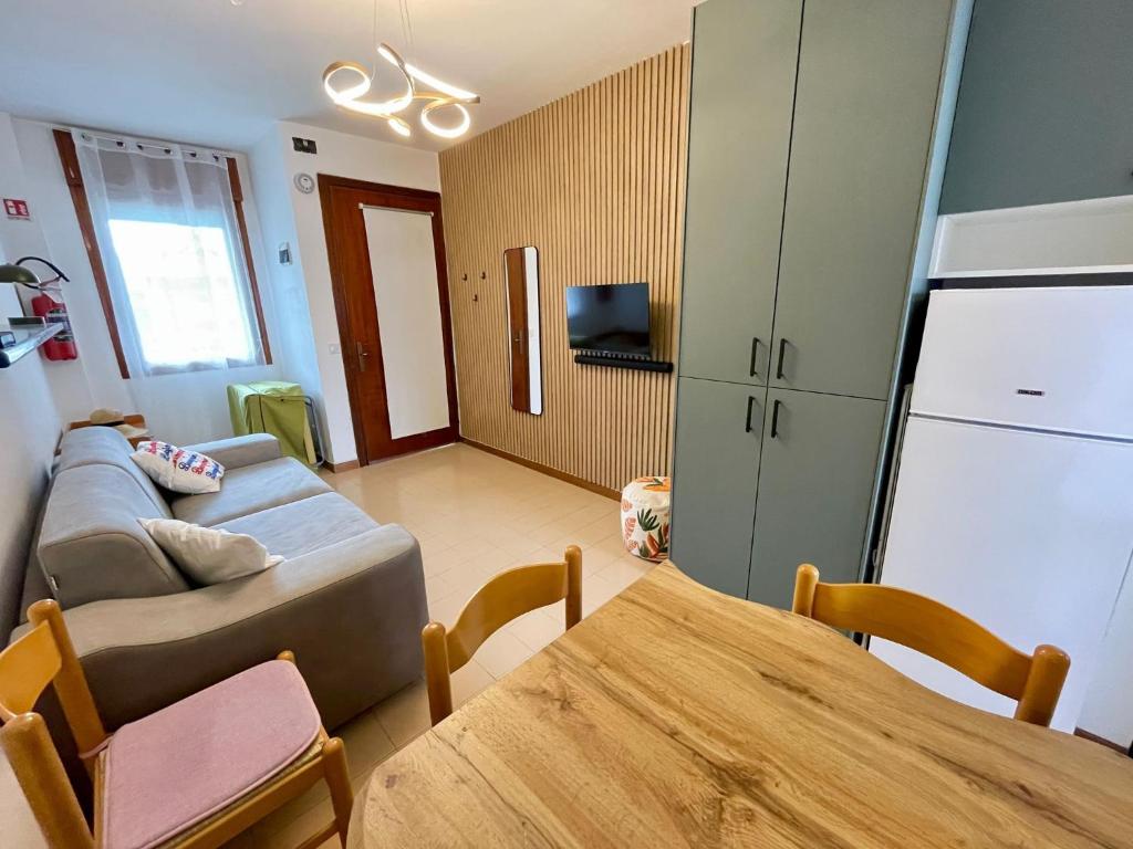 Adorable studio with shared pool - 2