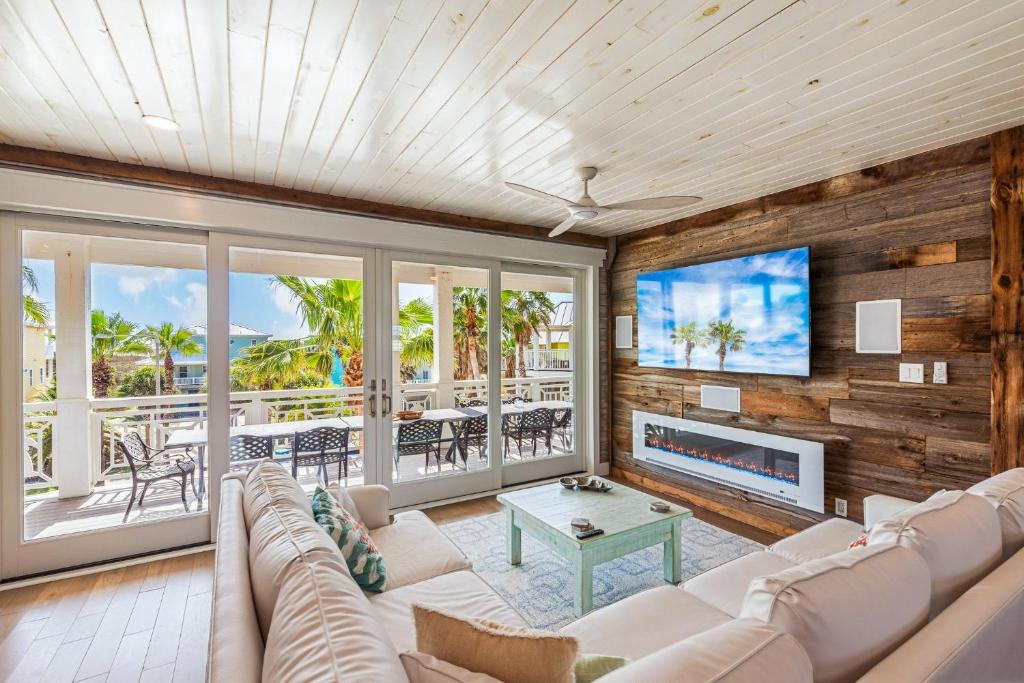 Palm Breeze - Ocean Views Golf Cart Game Room, Port Aransas