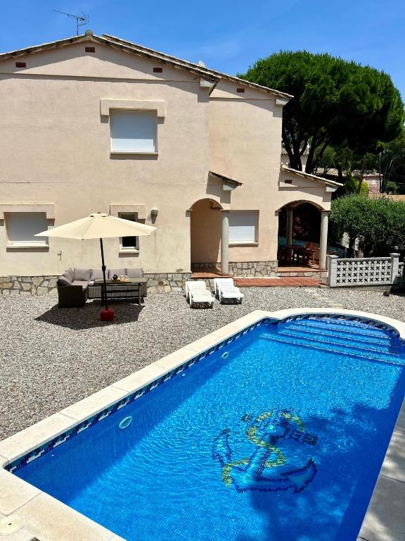 House with pool and private garden, L' Escala