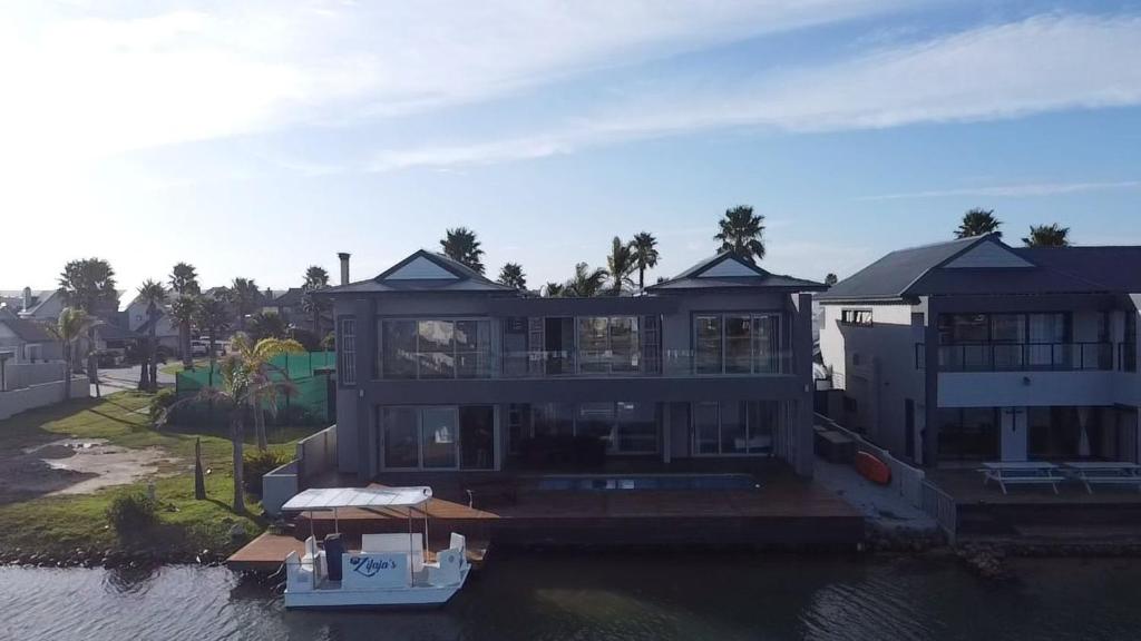 Holiday in STYLE!, Jeffreys Bay