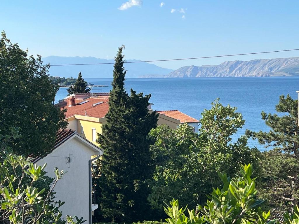 Modern apartments just 70m from the beach with free parking, Crikvenica