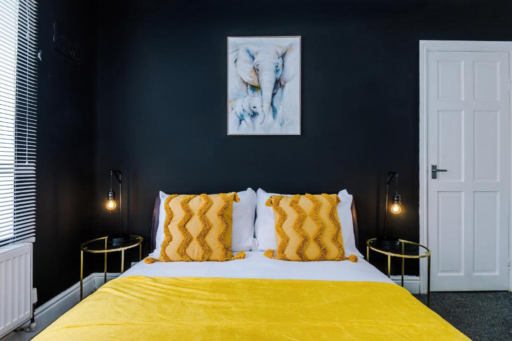 Luxury 1 bedrooom house, sleeps 4, free parking, Queensbury