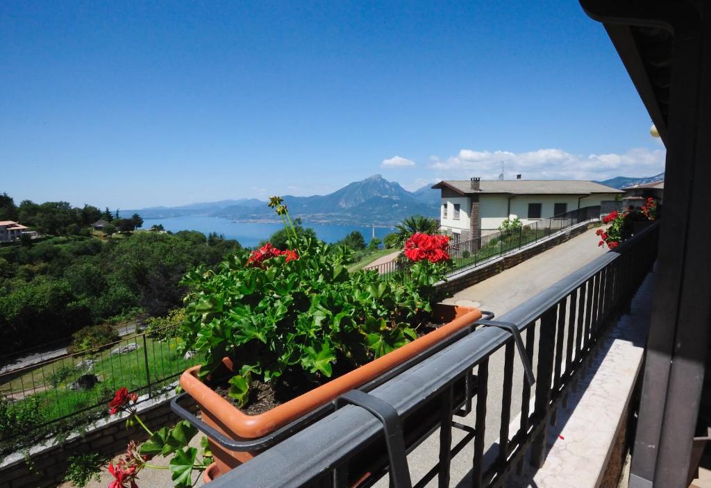 Hotel San Remo — Hotel in San Zeno di Montagna