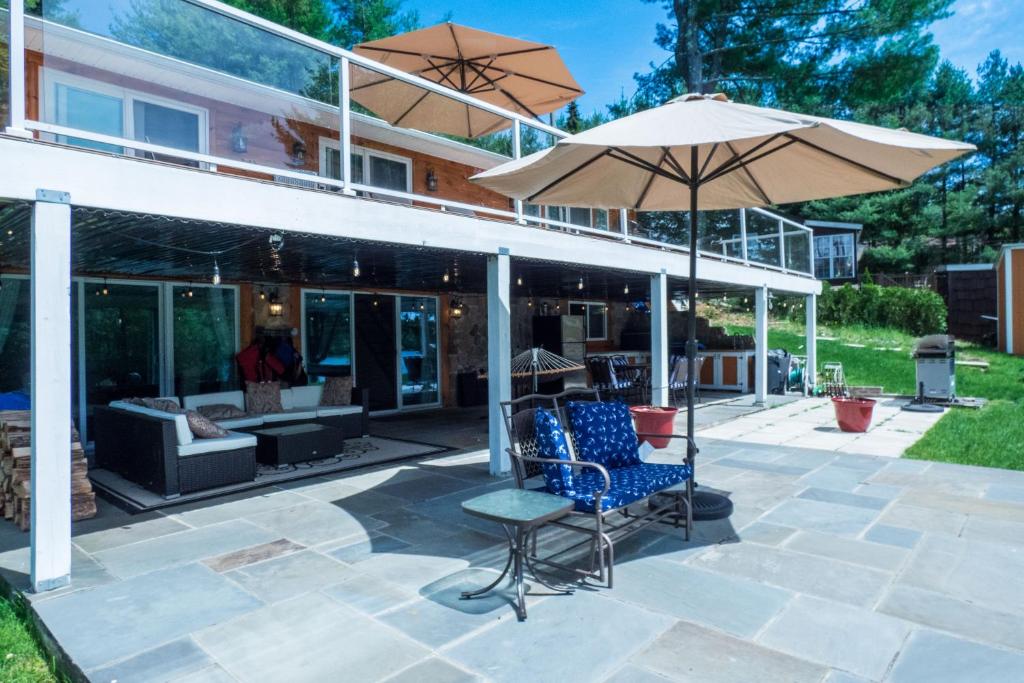 Sun Drenched Lakefront Cove, Monticello