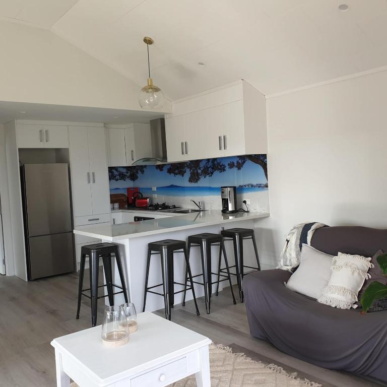 Modern and Cosy on Seaforth, Bowentown