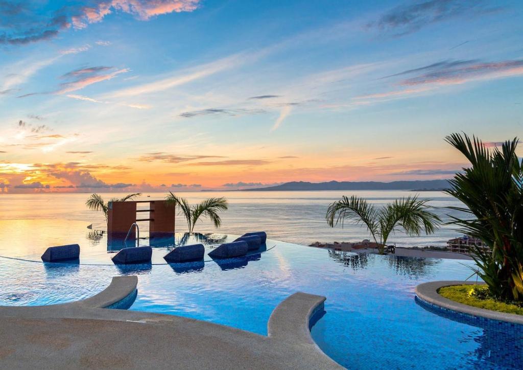 Residences by Pinnacle - Luxury 2 bed, 2 bath Romantic Zone condo, Puerto Vallarta